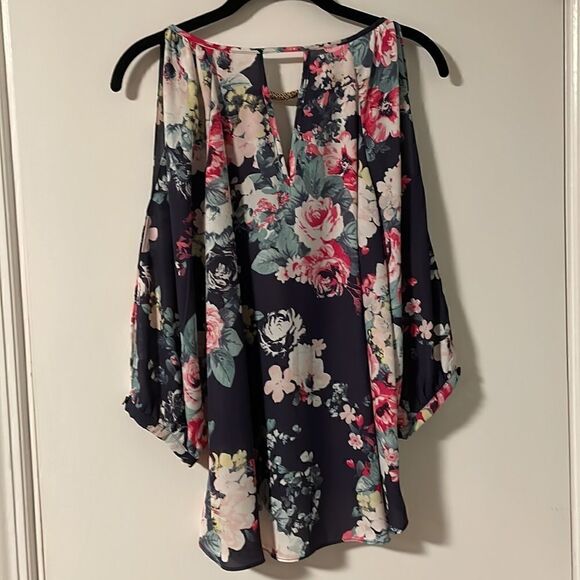 A. Byer floral cold open 3/4 sleeve keyhole neck and back w gold metal detail M - Picture 9 of 12